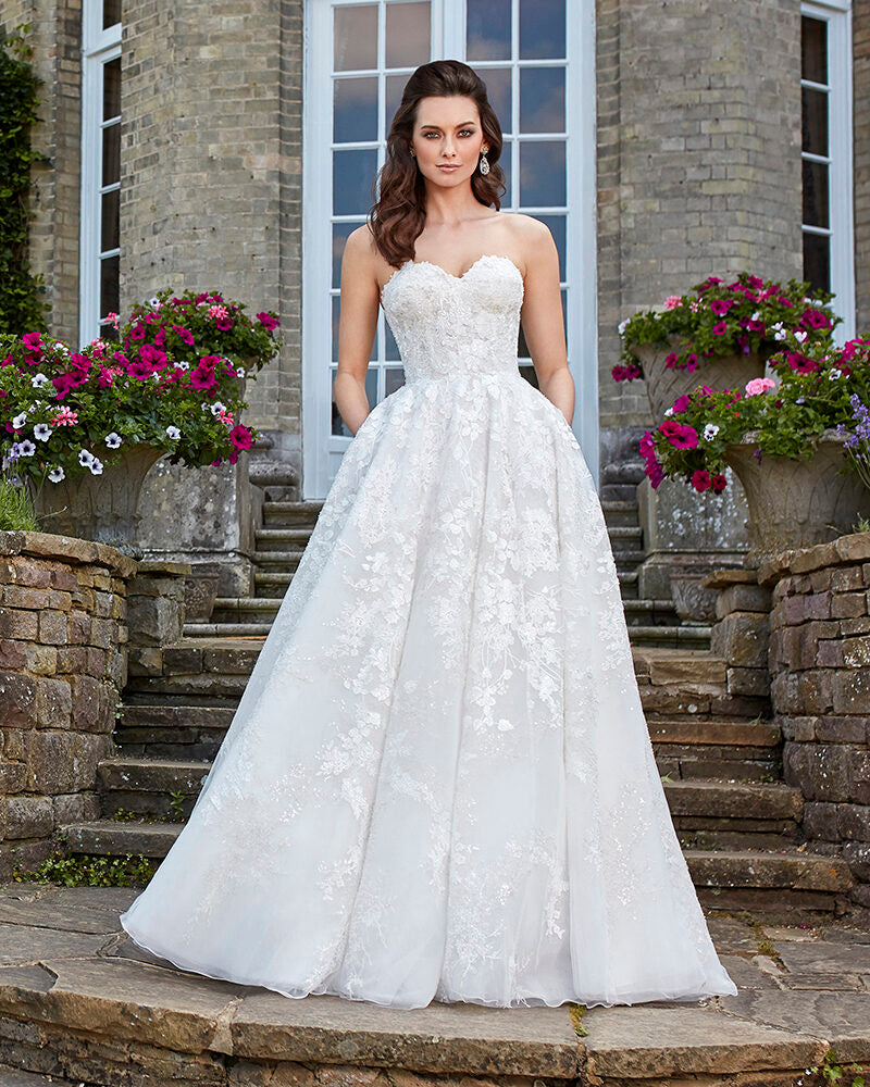 2019 09 Caroline-Castigliano_Amber-800x1000